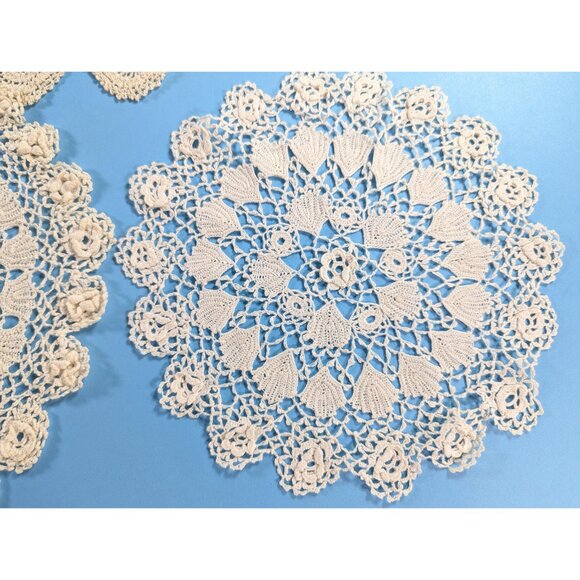 Antique hand made Irish crochet lace doilies mixed sizes set of 4, decorative - Picture 4 of 10